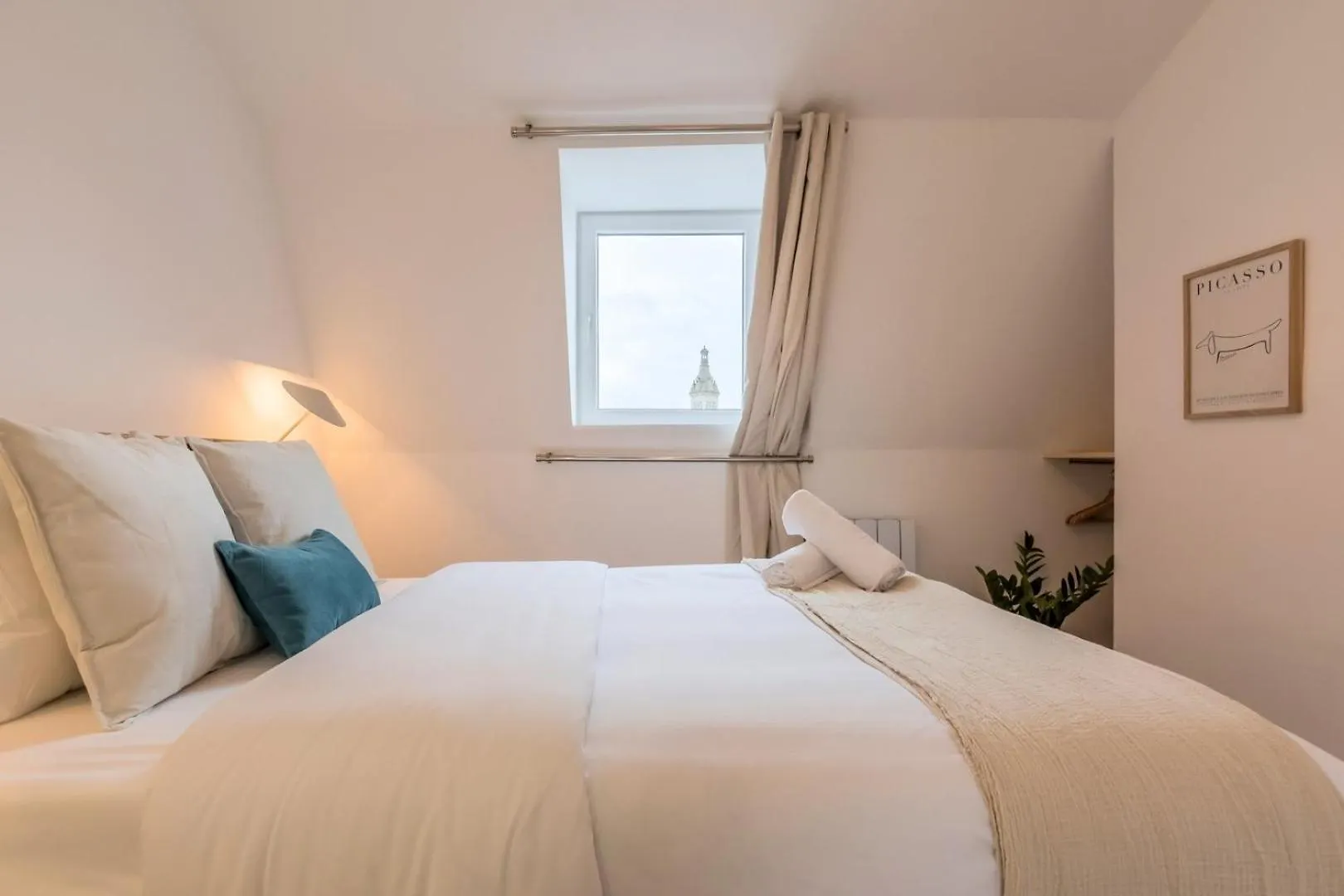 Appartement Deux Chambres Sur La Place Sebastopol Lille 0*,  France