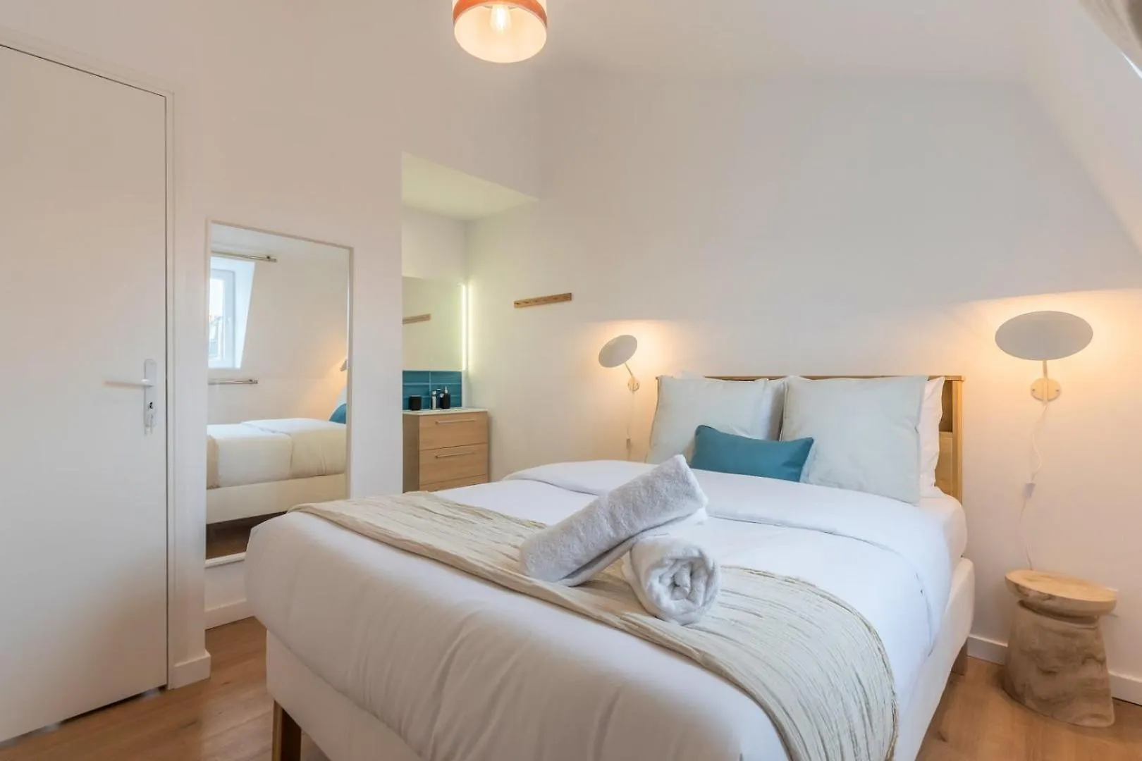Appartement Deux Chambres Sur La Place Sebastopol Lille Apartment