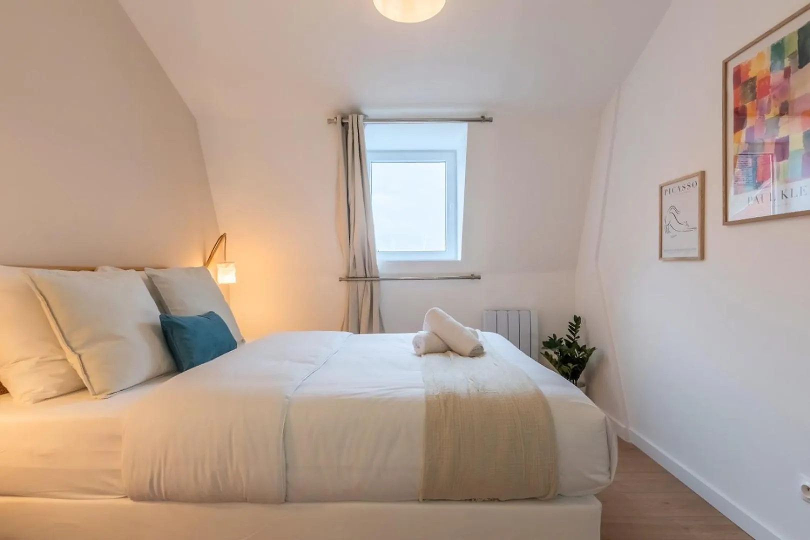 Appartement Deux Chambres Sur La Place Sebastopol Lille Apartment